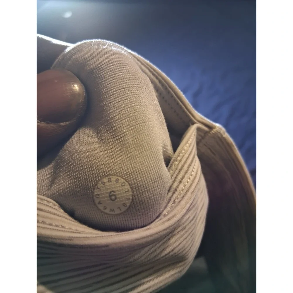 Lululemon‎ Women's grey capri leggings size 6